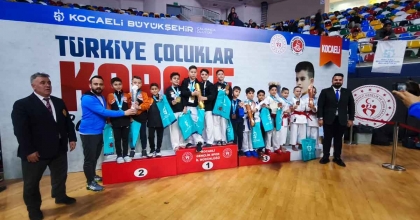 AFYONKARAHİSARLI MİNİK KARATECİLERDEN BÜYÜK BAŞARI