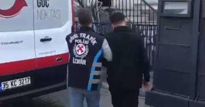 ARKASINDAKİ ARACI YUMRUKLAMIŞTI, EHLİYETİNDEN OLDU