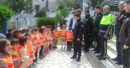 BOZDOĞAN'DA POLİS EKİPLERİ MİNİKLERİ AĞIRLADI