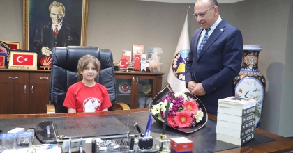 BAŞKAN AKIN, KOLTUĞUNU MİNİK BAŞKANLARA DEVRETTİ