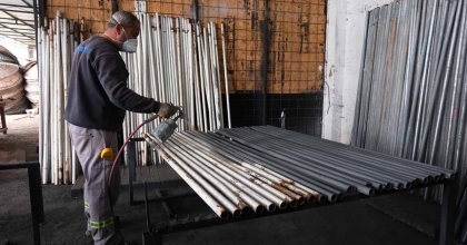 BELEDİYE ATÖLYELERİNDE PLAJ HAZIRLIKLARI SÜRÜYOR