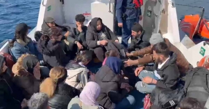 BODRUM'DA 8’İ ÇOCUK 23 DÜZENSİZ GÖÇMEN YAKALANDI