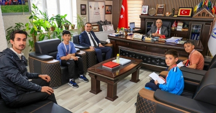 ÇAMELİLİ ÖĞRENCİLER 23 NİSAN TENİS TURNUVASINA DAMGA VURDU