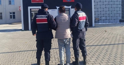 ÇEŞİTLİ SUÇLARDAN ARANAN ŞAHSI JANDARMA YAKALADI