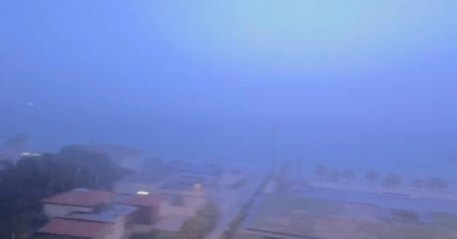 ÇEŞME'DE ŞİMŞEKLER GECEYİ AYDINLATTI