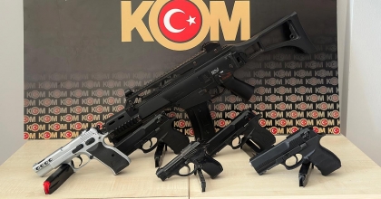 ÇEŞME'DE SUÇ ÖRGÜTÜNE YÖNELİK OPERASYONDA 3 TUTUKLAMA