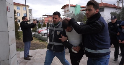 CİNAYET SANIKLARI BİRBİRİNE GİRDİ
