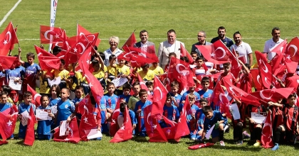 DENİZLİ BÜYÜKŞEHİR’DEN 23 NİSAN’A ÖZEL FUTBOL ŞÖLENİ
