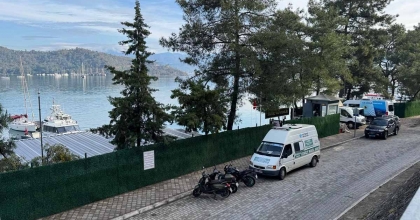 DÜZENSİZ GÖÇMENLERİN BULUNDUĞU BOT KAZA YAPTI: 2 ÖLÜ