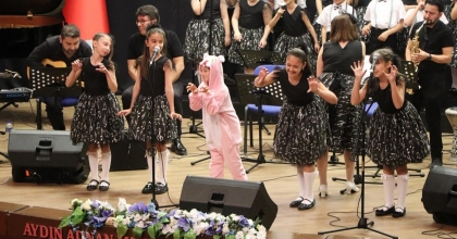 GELECEĞİN SANATÇILARI EFELER’DE SAHNE ALDI