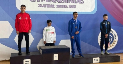 GÜREŞÇİLER ÇİÇEKLERLE KARŞILANDI