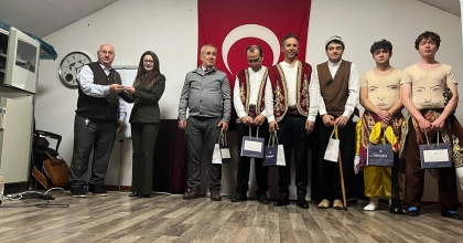 İZMİRLİ ÖĞRENCİLER GELENEKSEL OYUNLARI BELÇİKA'DA SAHNELEDİ