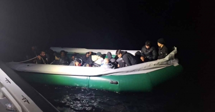 İZMİR AÇIKLARINDA 22 DÜZENSİZ GÖÇMEN KURTARILDI