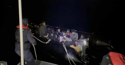 İZMİR AÇIKLARINDA 36 DÜZENSİZ GÖÇMEN YAKALANDI