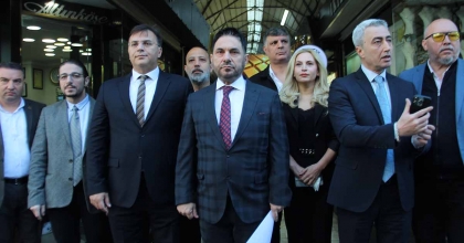 İZMİRLİ KUYUMCULARDAN SAHTE VE DÜŞÜK AYARLI ALTIN PROTESTOSU