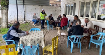 JANDARMA EKİPLERİ TRAKTÖR VE MOTOSİKLET SÜRÜCÜLERİNİ BİLGİLENDİRDİ