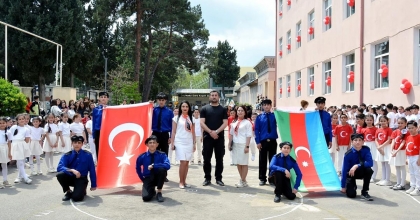 KARDEŞ ÜLKEDEN ÖĞRENCİLER GÖSTERİLERİYLE BÜYÜLEDİ