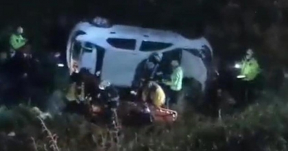 KONTROLDEN ÇIKAN OTOMOBİL DERE YATAĞINA UÇTU