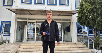 KAĞIT TOPLAYICISI GENÇTEN ÖRNEK DAVRANIŞ