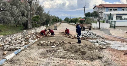KARACASU’DA YOL VE KALDIRIM ÇALIŞMALARI DEVAM EDİYOR