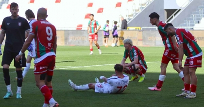 KARŞIYAKA’YA 10 FUTBOLCUDAN İHTAR