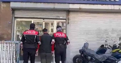 KESİNLEŞMİŞ 86 YIL HAPİSLE ARANAN HIRSIZ İZMİR’DE YAKALANDI