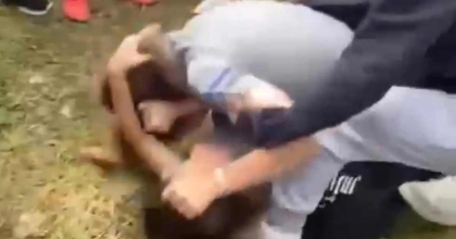 KIZ ÖĞRENCİLER SAÇ SAÇA KAVGA ETTİ: O ANLAR KAMERADA