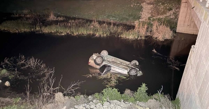 KÖPRÜDEN ÇAYA UÇAN OTOMOBİLDE 4 KİŞİ YARALANDI