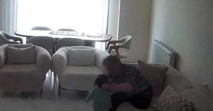 KÜÇÜK ÇOCUĞA ŞİDDET UYGULAYAN BAKICI GÖZALTINA ALINDI