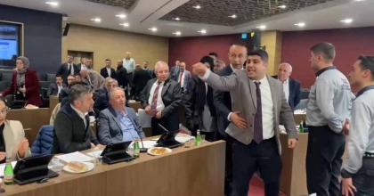 KÜTAHYA BELEDİYE MECLİSİ'NDE GERİLİM