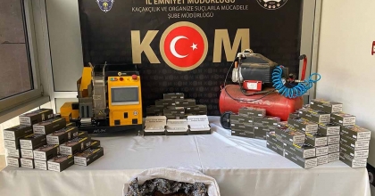 KÜTAHYA'DA KAÇAK MAKARON VE FİŞEK ELE GEÇİRİLDİ