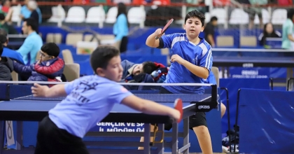 MASA TENİSİNDE KÜÇÜKLER TURNUVASI DENİZLİ'DE