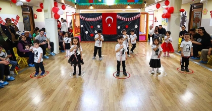 MİNİKLERDEN 23 NİSAN COŞKUSU