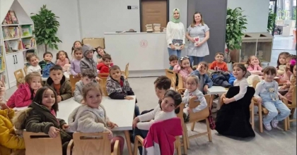 MİNİK ÖĞRENCİLERDEN KÜTÜPHANEYE ZİYARET