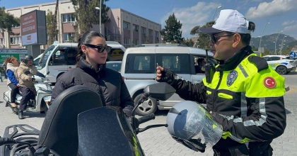ÖNCE CEZA KESTİLER, SONRA KASK HEDİYE ETTİLER