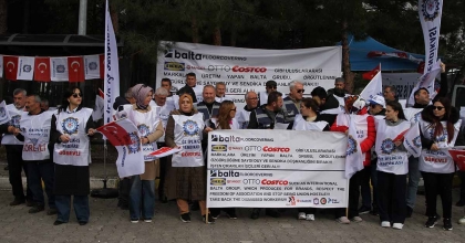 ÖZ İPLİK İŞ, UŞAK'TA İŞTEN ÇIKARTILAN 4 ÜYESİ İÇİN EYLEM YAPTI