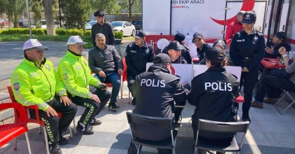 POLİSLERDEN KAN BAĞIŞINA DESTEK