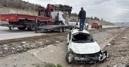 REFÜJE GİREN OTOMOBİLDE 4 KİŞİ YARALANDI