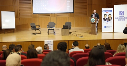 REKTÖR GÜNGÖR, YAPI TEKNOLOJİLERİ PANELİNDE KONUŞTU