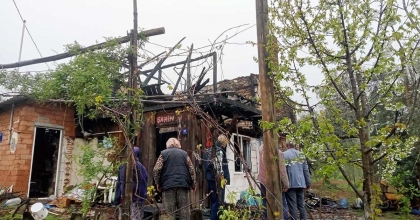 SOBADAN ÇIKAN YANGINDA BİR EV TAMAMEN YANDI