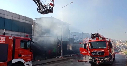 TARIM MARKETİNDE ÇIKAN YANGIN PANİĞE NEDEN OLDU