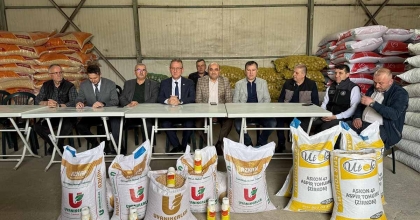 TAVŞANLI’DA ÇİFTÇİLERE NOHUT VE ASPİR TOHUMU DAĞITILDI