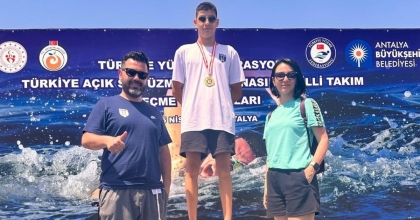 DENİZLİLİ YÜZÜCÜ TÜRKİYE ŞAMPİYONU OLDU