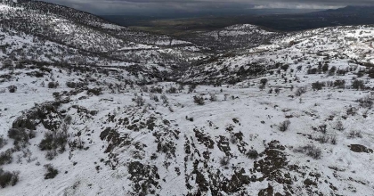UŞAK’TA NİSAN AYINDA KAR YAĞIŞI ETKİLİ OLUYOR