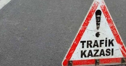 UŞAK’TA İKİ OTOMOBİL ÇARPIŞTI: 1’İ BEBEK 7 YARALI