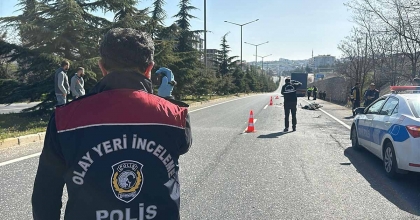 UŞAK’TA MOTOSİKLET İLE TIR ÇARPIŞTI: 1 ÖLÜ