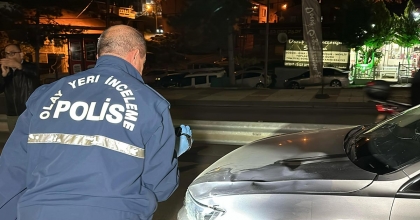  UŞAK'TA OTOMOBİLİN ÇARPTIĞI KADIN HAYATINI KAYBETTİ