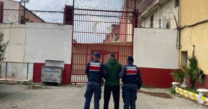 UYUŞTURUCU SUÇUNDAN ARANAN ŞAHIS EFELER’DE YAKALANDI