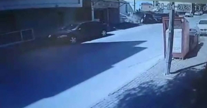 VİRAJI ALAMAYINCA APARTMAN BOŞLUĞUNA UÇTU