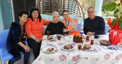 YAŞLI ÇINARA SÜRPRİZ KUTLAMA